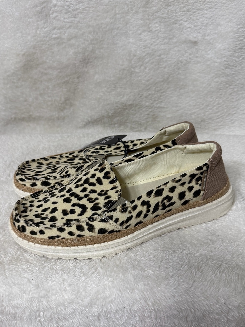 Hey Dude Women's Lena slip-on loafers in a leopard angora print size 7 New